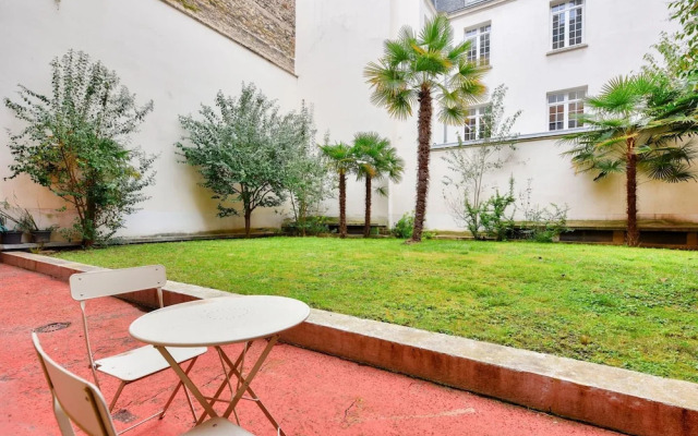 Paris Garden Luxury Next to Eiffel Tower
