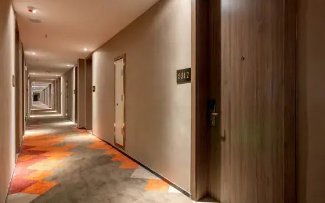 Borrman Hotel (Korla Kongquehe)