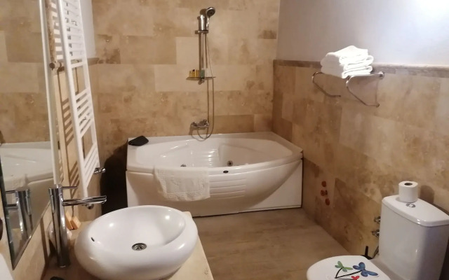 El Puente Cave Hotel