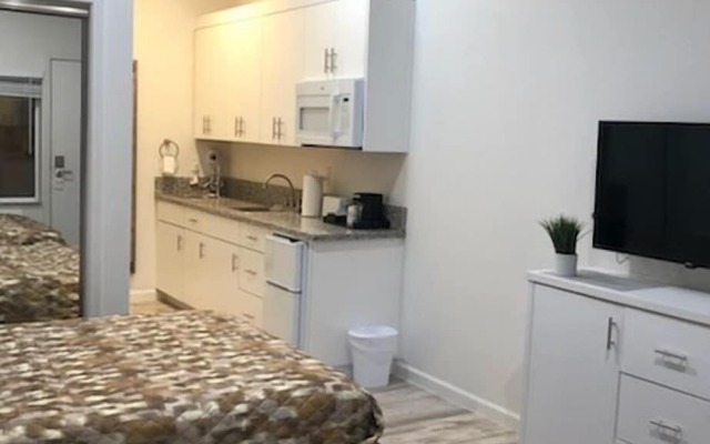 Villa Alamari Inn And Suites