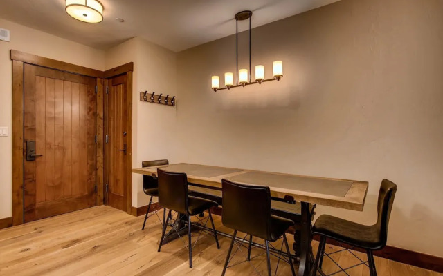 Water House On Main Street #6106