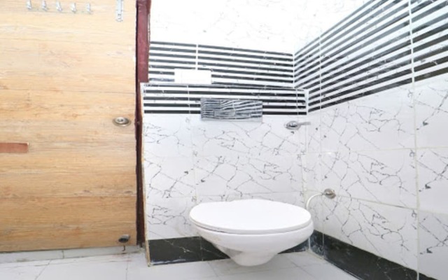Oyo 42733 Silver Homes