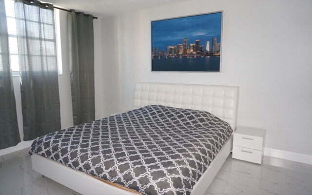 Amazing Condo 3 min to the Beach