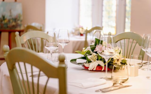 Logis Hotel Restaurant La Tour de Ciron