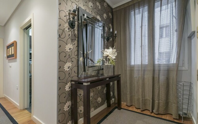 Gran Via 1.2 by Forever Rentals