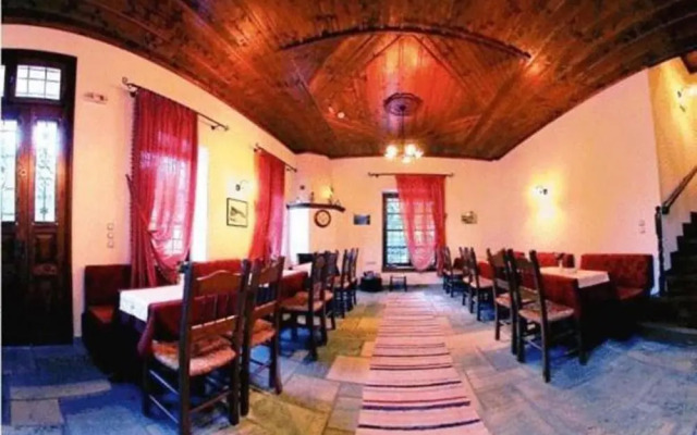Heliodora Luxury Triple Room 4