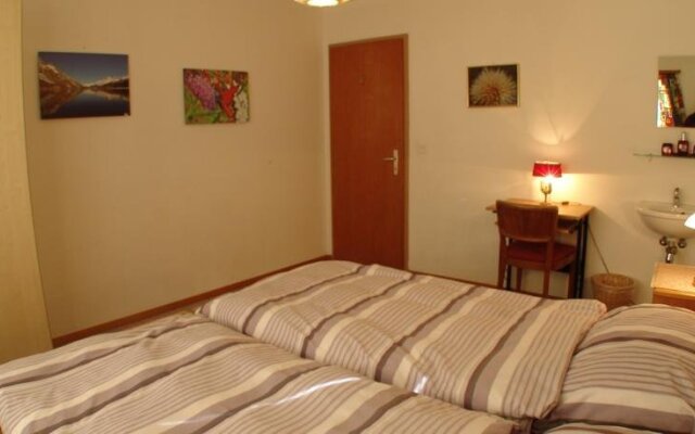 Chesa Albris Bed & Breakfast