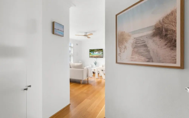 Bright 2-bed Flat With Balcony in Vaucluse