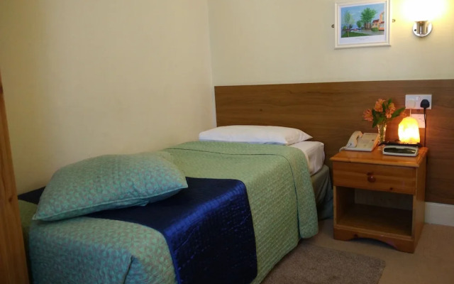 River Hotel