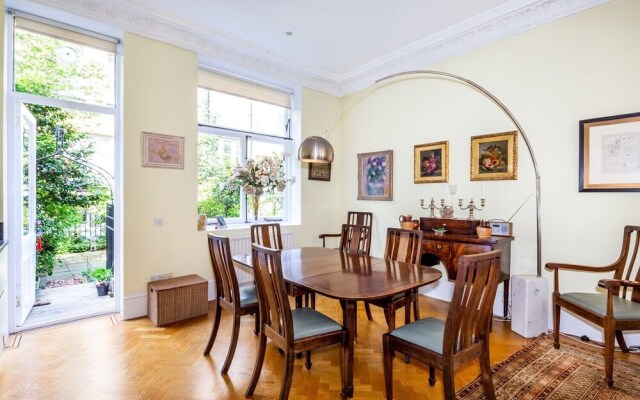 Stylish Apartment on Quiet Street Parallel to Kings Road, Chelsea