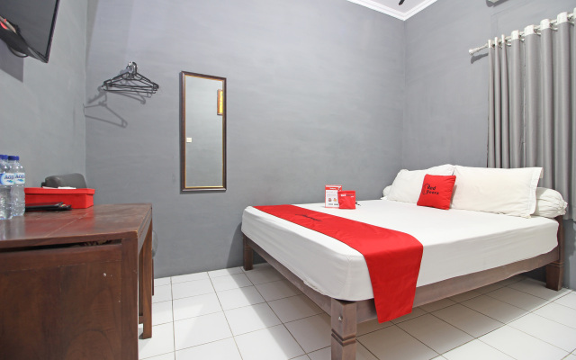 RedDoorz near Terminal Condong Catur