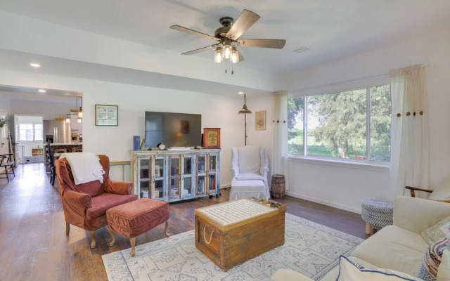 South Haven Farmhouse w/ Fire Pit, 4 Mi to Beach!