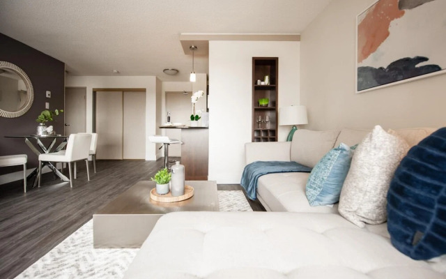 Luxury Downtown One Bedroom Suite