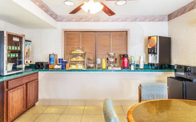 Days Inn Panama City/Callaway