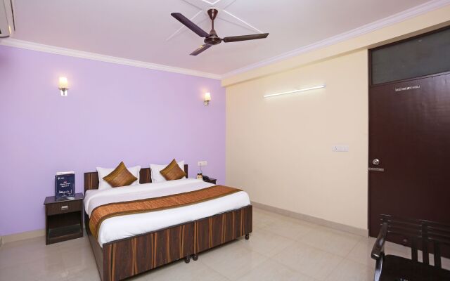 OYO 7578 Hotel Luck Residency