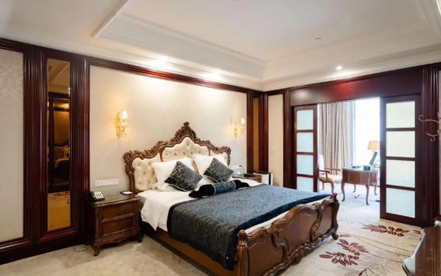 Riverside Hotel