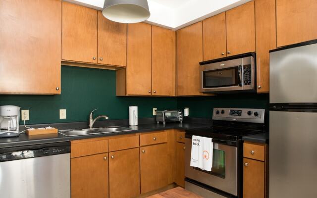 Chic West Campus Apts by WanderJaunt