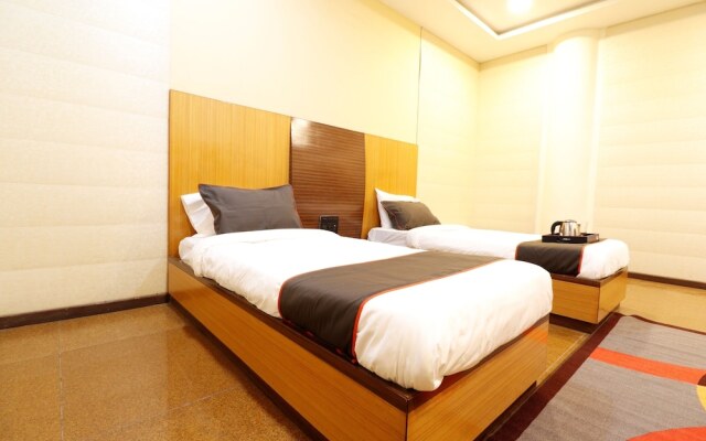 Collection O 45418 Hotel Rahul Palace