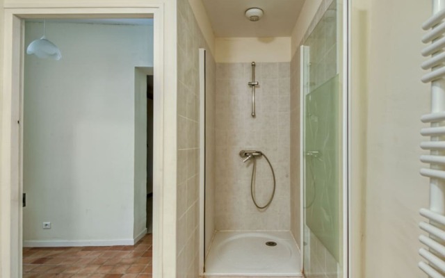 Quaint Holiday Home in Rustrel With Swimming Pool