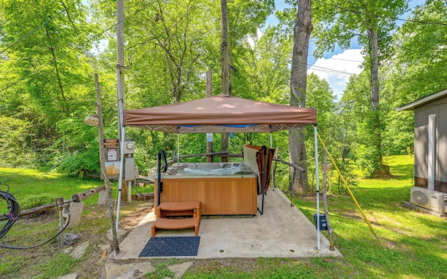 Whittier Vacation Rental Cabin in Tranquil Setting