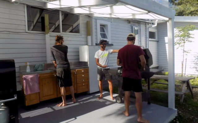 The White Elephant Accommodation - Hostel