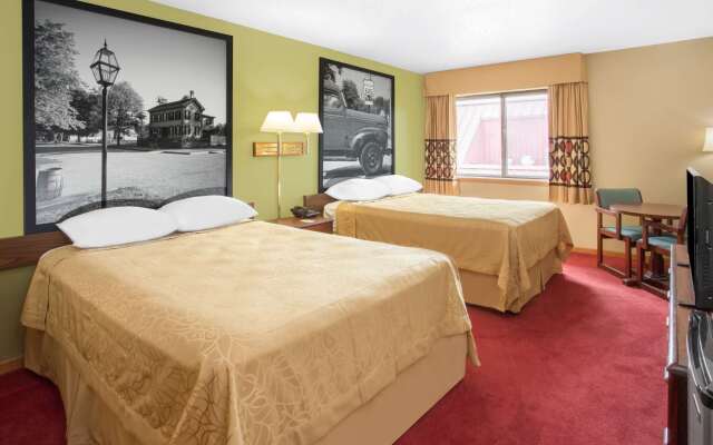 Super 8 by Wyndham Normal Bloomington