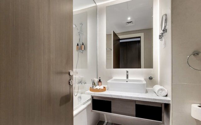 Manzil - 1BR in Business Bay w Burj & Canal Views