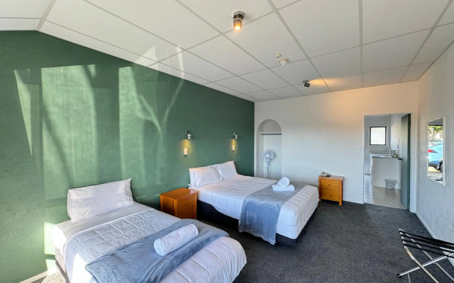 Oakwood Manor Motor Lodge – Guest Rooms – Mangere