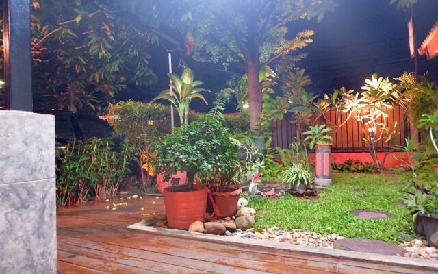 Mon Lodge & Yoga Donmuang