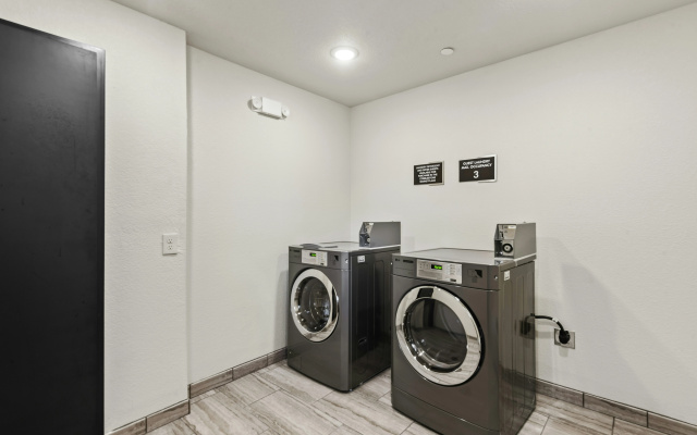 Cobblestone Hotel & Suites - Cullman