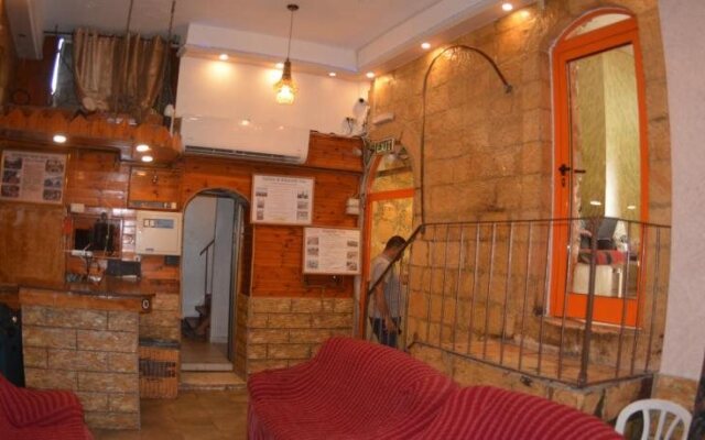 New Palm Hotel & Hostel