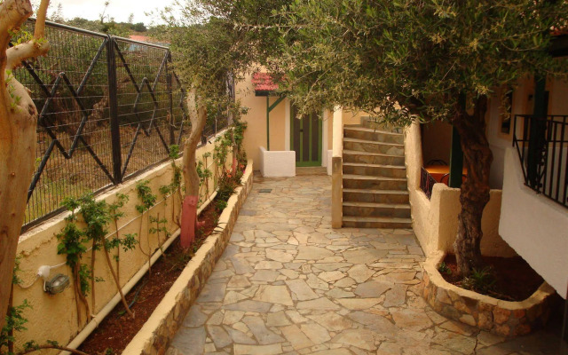 Maria Flora Apartments