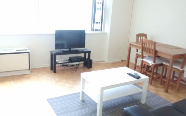 Toronto Furnished Living - Gerard St. E