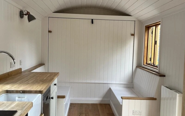 Robins Retreat - Orchard With hot tub - see Extras