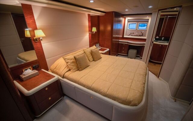 Mabruk lll Yacht