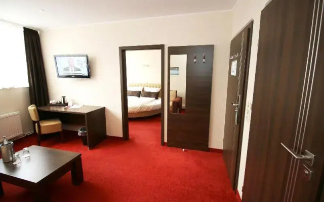 Home Hotel