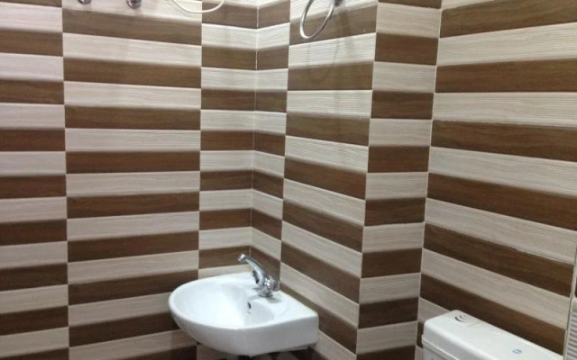 Hotel H M International