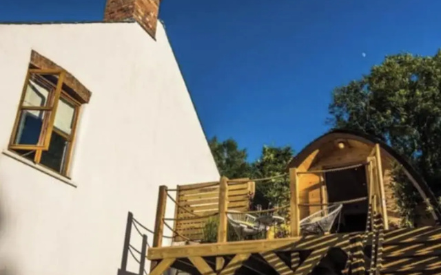 Chalet - Sleeps 2 - Balcony - Parking - Beach/golf