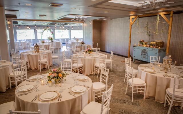 Holiday Inn Milwaukee Riverfront by IHG