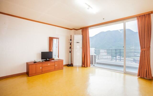 Bugok Ilsung Condo