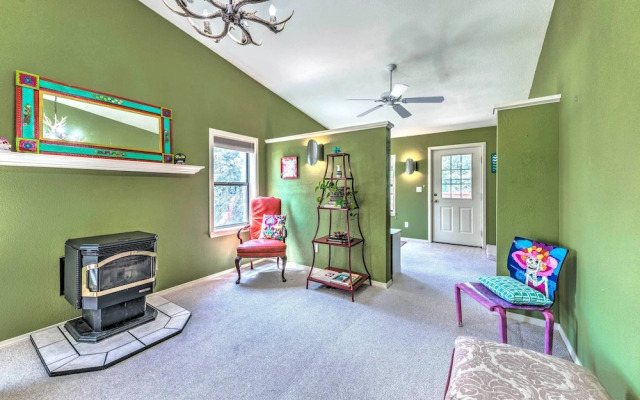 Cloudcroft Escape w/ Forest Views!