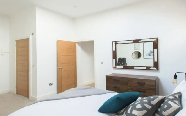The White Wood Forest - Jewellery Quarter 3bdr Home