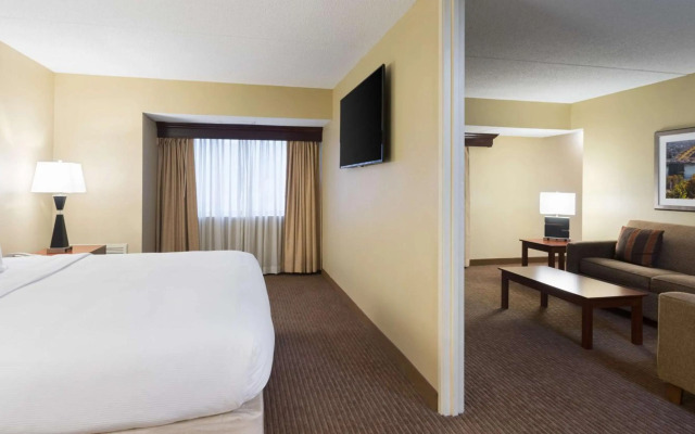 DoubleTree Suites by Hilton Hotel Cincinnati - Blue Ash