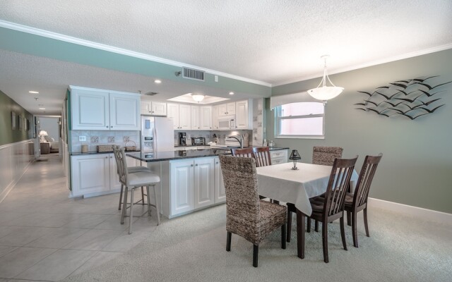 Pointe Condo #201 by Vtrips