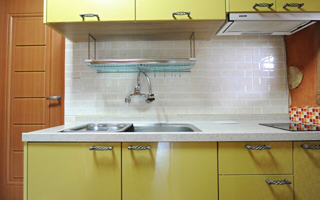 Yeosu Hyangilam Heukjip Pension