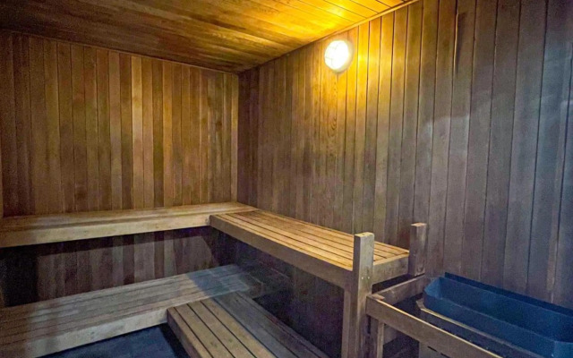 Alpenglow Lodge Family Studio with Sofa Bed by MVA