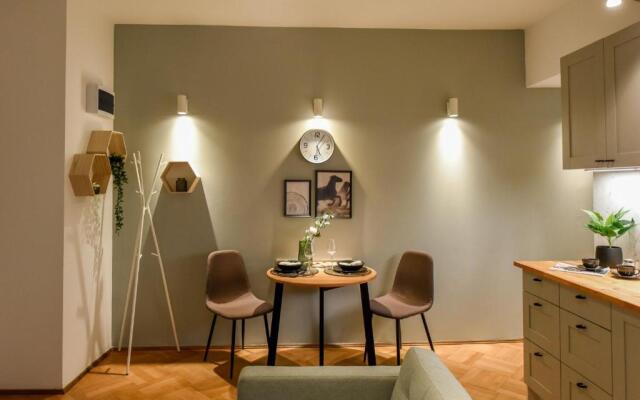 MARBLE & PASTELS - Homey Central Apartment