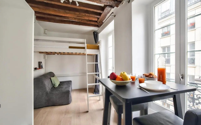 Cosy Mezzanine Studio in the Heart of Paris (4)