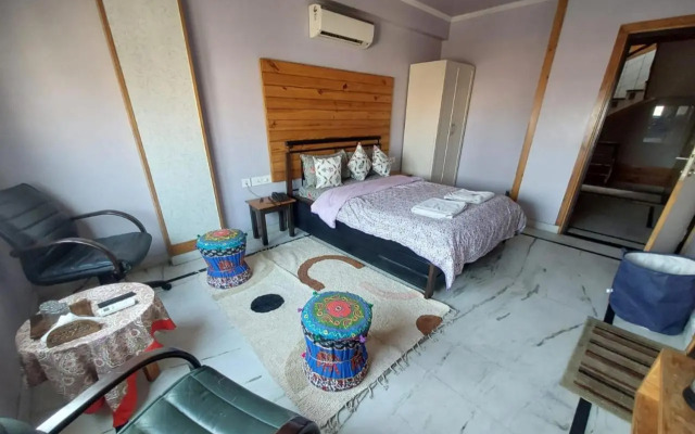At Home In Lodge