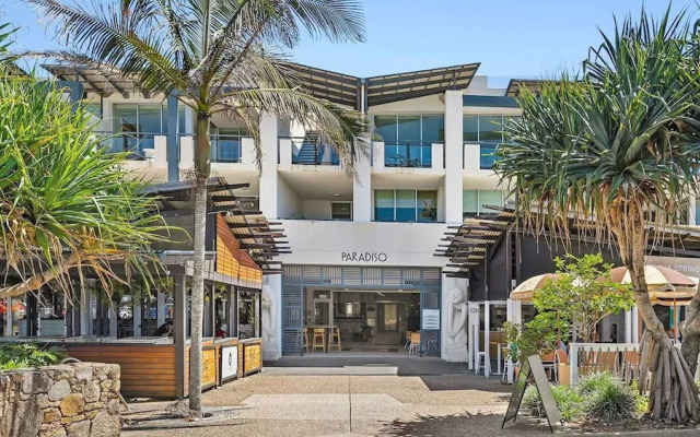 Luxe Oceanfront Haven with a Rooftop Spa